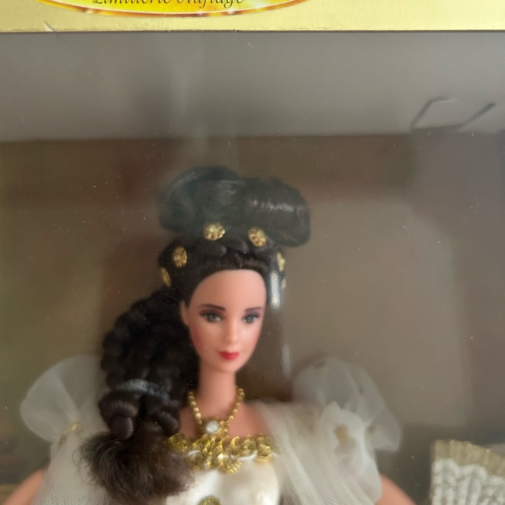 Barbie Empress Sissy in White and Gold Gown - Picture 2 of 4